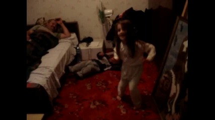 Мишето играе кючек