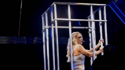 * Britney Spears- Up`n` Down( Femme Fatale Tour Live in Chicago 8.07.2011)