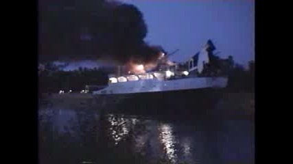 Катастрофа на кораб по време на сваляне на мост