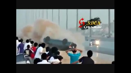 Голям прахуляк вдигна тая кола. Инцидент в Саудитска Арабия
