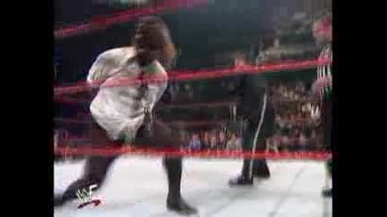 Semeistvoto Na Mick Foley Pla4at Sled Brutalni Udari Ot The Rock 