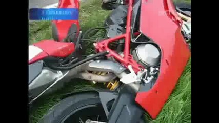 Удар със 140km h.добре, че е екипировката!