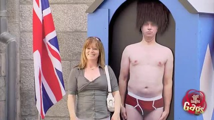 Скрита камера - british Underwear Guard Prank