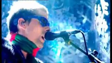 Muse - Uprising [top of the Pops - Christmas 2009]