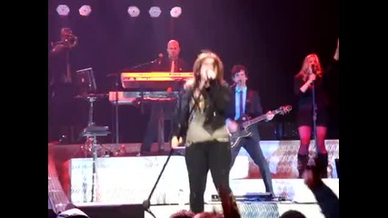 Kelly Clarkson Miss Independent Live Agganis Arena, Boston October 2009 