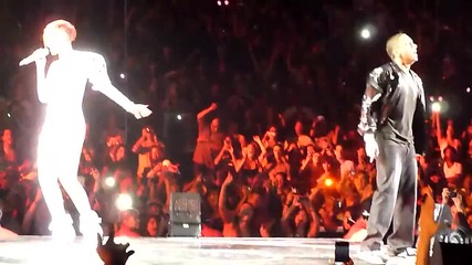 Eminem ft. Rihanna - I love the way you lie Live * Високо качество *