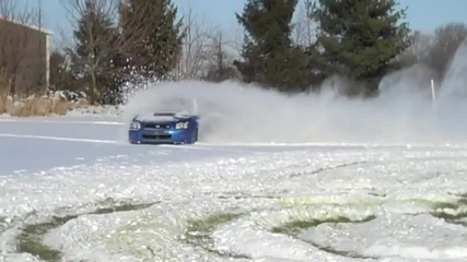 Subaru Wrx Sti полудява на сняг!