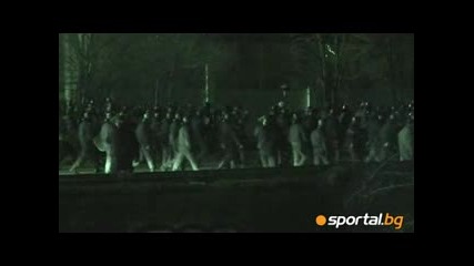 ! Мача Левски Цска ! видео от боя между полиция и фенове край Герена 