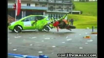 Краш тест - мотор срещу автомобил