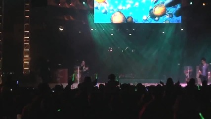 Demi Lovato and Joe Jonas sing Make a Wave (live in Epcot at Walt Disney World) 