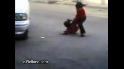Деца се стряскат от полицейска сирена