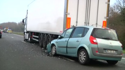 40 автомобила се удариха във Франция, петима загинаха