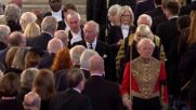Британски депутати пеят „Боже,пази краля“ на Чарлз III след обръщението му към парламента (ВИДЕО)