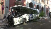 Автобус се вряза в сграда в испанския град Лейда, 44 души са ранени