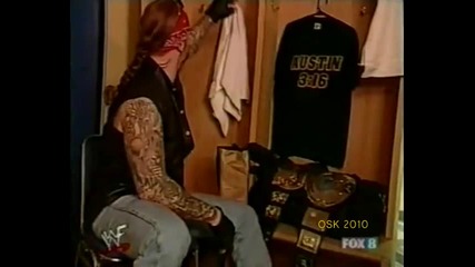 Гробаря превзема съблекалнята на Ледения и приема бирите му ! Wwe Smackdown 10/5/01