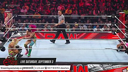 Bianca Belair, Alexa Bliss, & Asuka vs. local athletes: Raw, Aug. 29, 2022