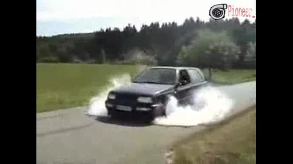 Задна Първа И Яко Пушек