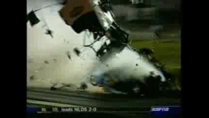 Две коли се блъскат при 300 km/h ! 