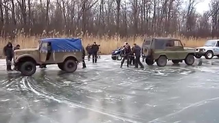 Руска забава • дърпане на лед - Уаз и Газ 69 !