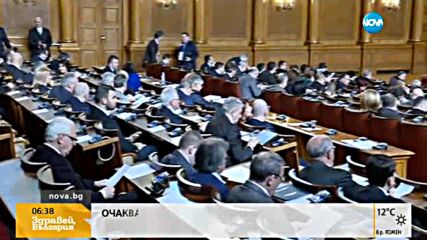 Гласуват спорния закон за съдебната власт