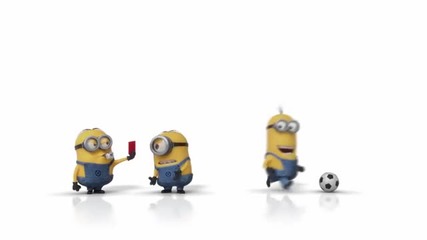 The Minions играят футбол