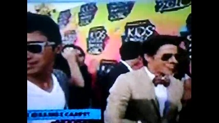 jonas brothers on orange carpet kca's 2010