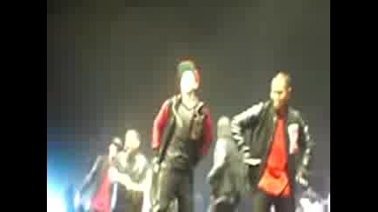 Justin Bieebr tancuva makarena d ( Barselona - 06.04.2011 )