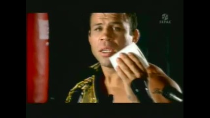 Wanderlei Silva в реклама на тоалетна хартия 