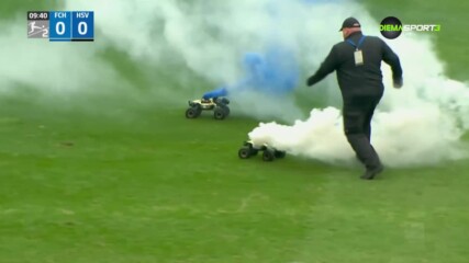 Колички с димки в знак на протест в мача между Ханза - Хамбургер