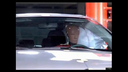 Toyota Corolla (2007 model) Crash Test Video 