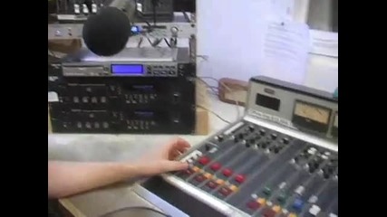 Как работи една радиостанция? Микрофони във ефир! 