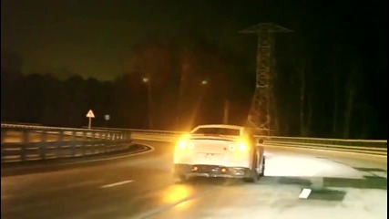 Bugatti Veyron Vs. Nissan Gt-r