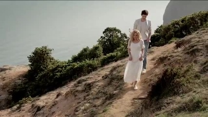 Ell & Nikki - Running Scared + Превод