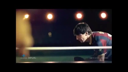 Лионел Меси играе тенис на маса в реклама