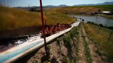 Забавни скокове във езеро