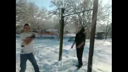 Един здрав Българин (тренира в снега "смях")