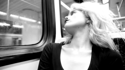 Sky Ferreira - Everything Is Embarrassing