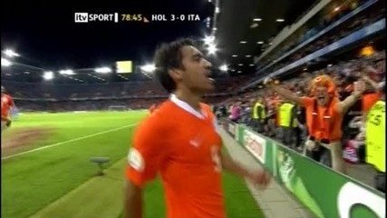 Netherlands 3 - 0 Italy - van Bronckhorst 