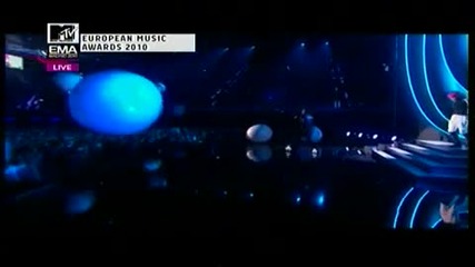Mtv Ema 2010 // B.o.b ft. Hayley Williams Performance - Airplanes ( Live - Madrid ) 