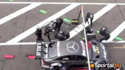 Шумахер помля четирима механици