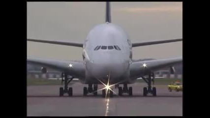Еърбъс А380 каца на летище Хийтроу[лондон]