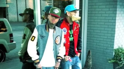 Tyga feat. Chris Brown - Snapbacks Back