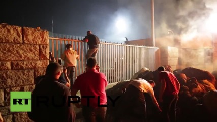 Франция: Фермерите в Рен палят огромни огньове и хвърлят тор в знак на протест