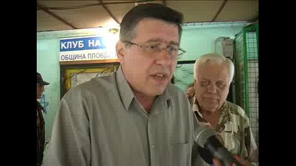 Бойко Ватев купува касов апарат на пенсионерите в Южен