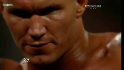 Randy Orton прави унищожително Rko на Evan Bourne 