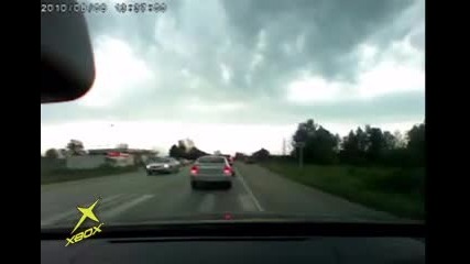 Спазвай дистанция
