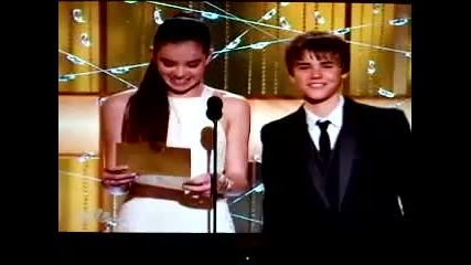 Джъстин Бийбър представя победителите на наградите Golden Globe Awards 