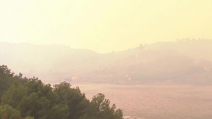 Мощни горски пожари бушуват на френско-испанската граница