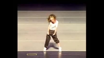Невероятно 10 годишно момиче танцува Хип хоп 