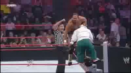 Wwe Superstars - Chavo Guerrero vs Hornswoggle ( Hq )